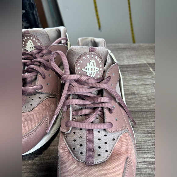 EUC Nike Air Huarache Run (Smokey Mauve/White) Women's‎ Shoes 634835-203 Size 8 - Picture 3 of 10